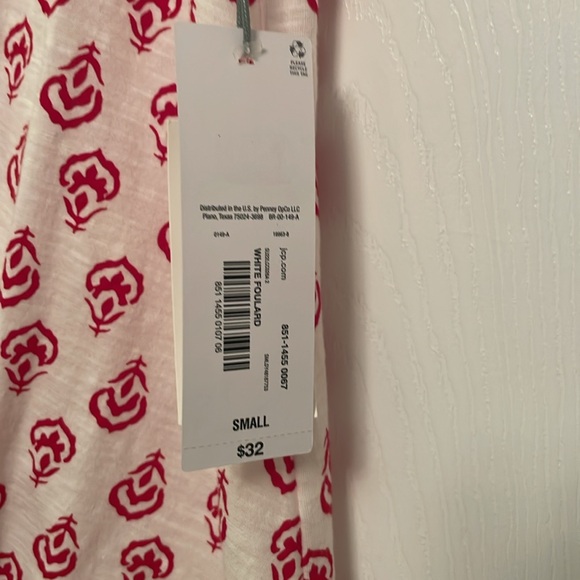 NWT $32 Liz Claiborne Red & White Pattern Pullover Top with Twist Front Small - Picture 2 of 11